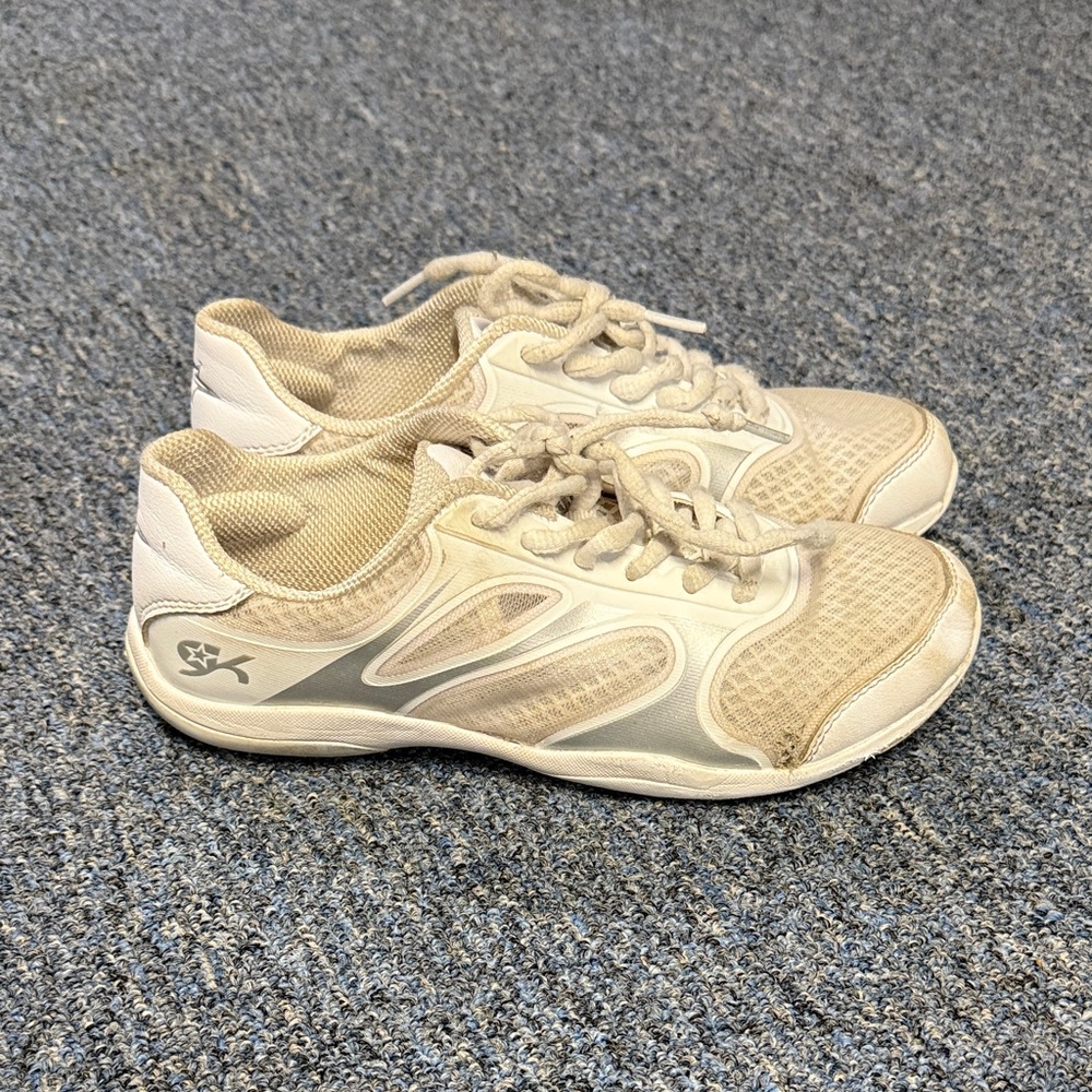 GK Spotlight Cheerleading Shoes Cheer Shoe Sneakers Size 6
